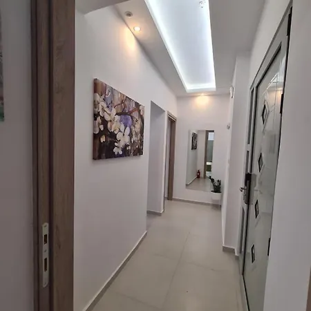 In A Great Location! Welcome To Crete! Апартаменты